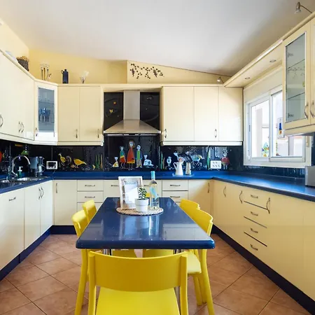 Ferienhaus Casa Almendra - Private Pool - Ocean View - Bbq - Garden - Terrace - Free Wifi - Child & Pet-friendly - 4 Bedrooms - 8 People